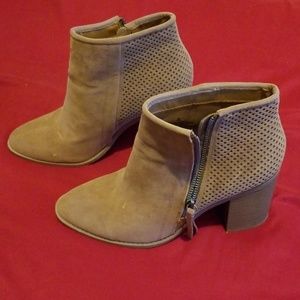 Universal Thread bootie